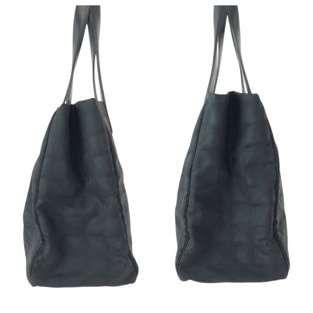 CHANEL Black Leather Shoulder Bag - Picture 8 of 10